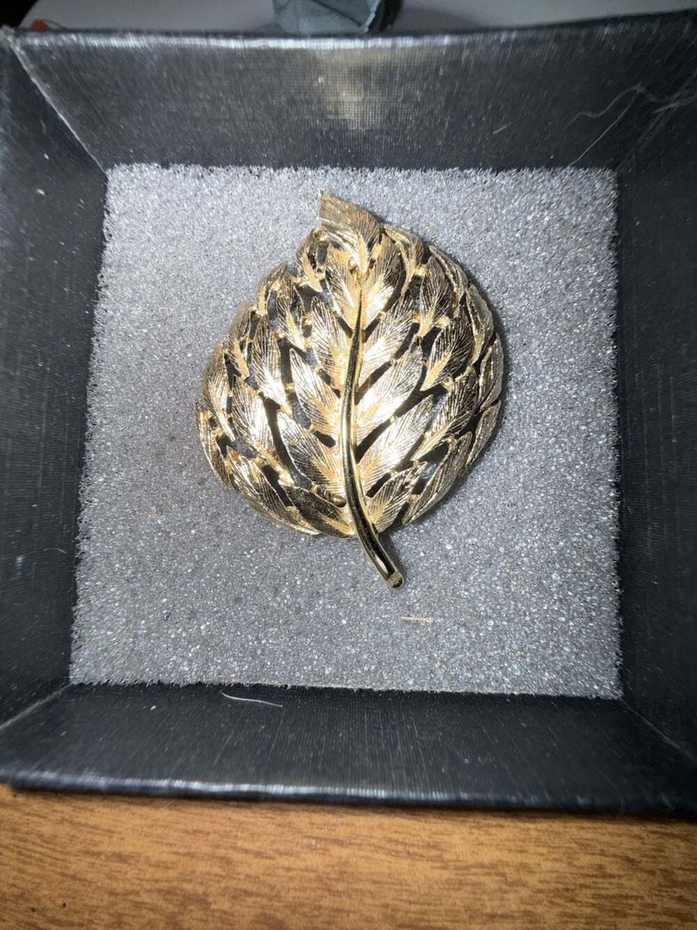 Vintage Gold Tone Leaf Brooch Pin Textured Botanical